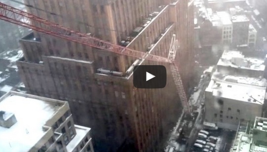 بالفيديو.. لحظة سقوط رافعة مانهاتن ومقتل شخصين