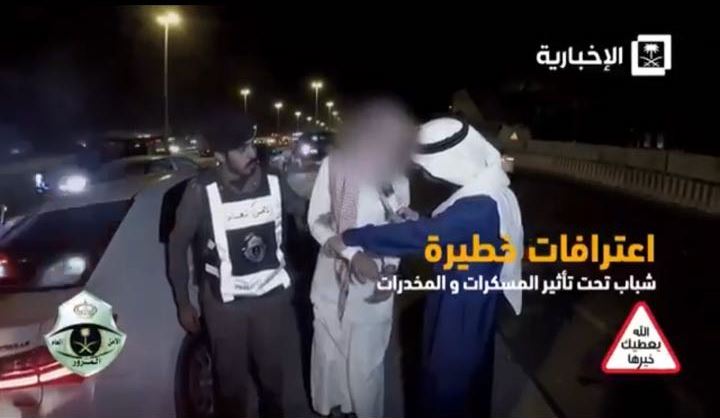 بالفيديو.. لحظة توقيف مخمورين قادوا سياراتهم بجنون في الرياض
