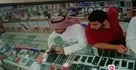 شاهد.. خدعة من لص لسرقة محل جوّالات في مكة