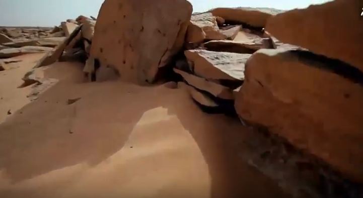 بالفيديو.. مدافن وسط السعودية عمرها يتجاوز 20 ألف سنة