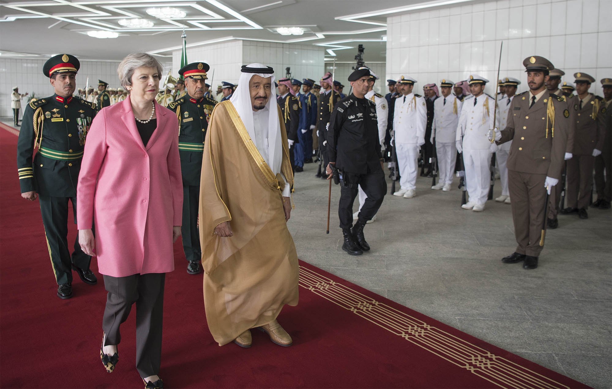 شاهد بالصور .. لقطات من‎ استقبال الملك سلمان لرئيسة وزراء بريطانيا