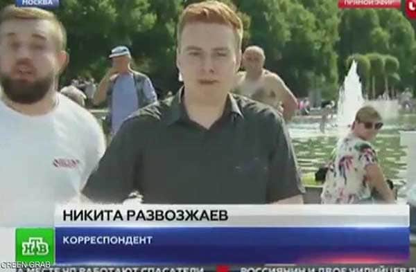 شاهد.. لكمة على وجه مراسل روسي في بث مباشر