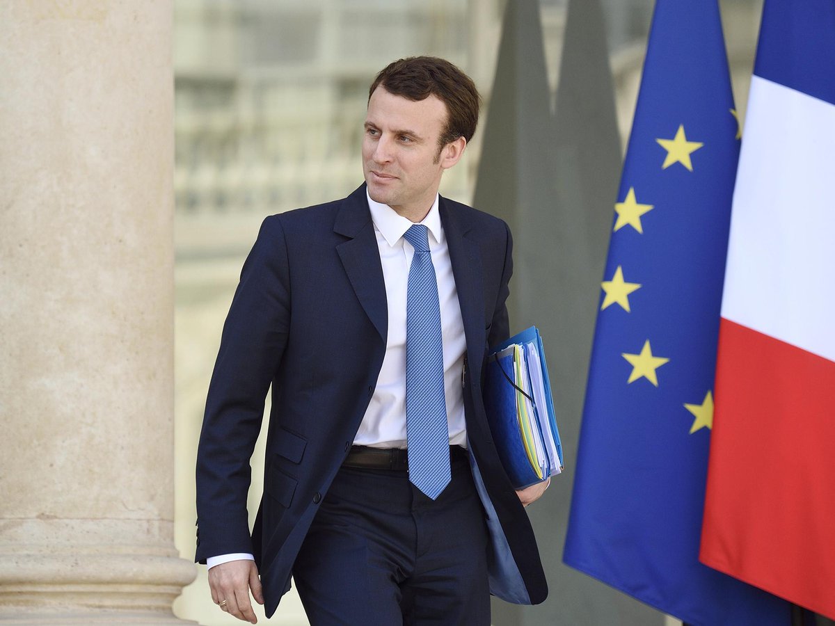رسمياً.. الرئيس الفرنسي المنتخب إيمانويل ماكرون يتسلم مهام منصبه