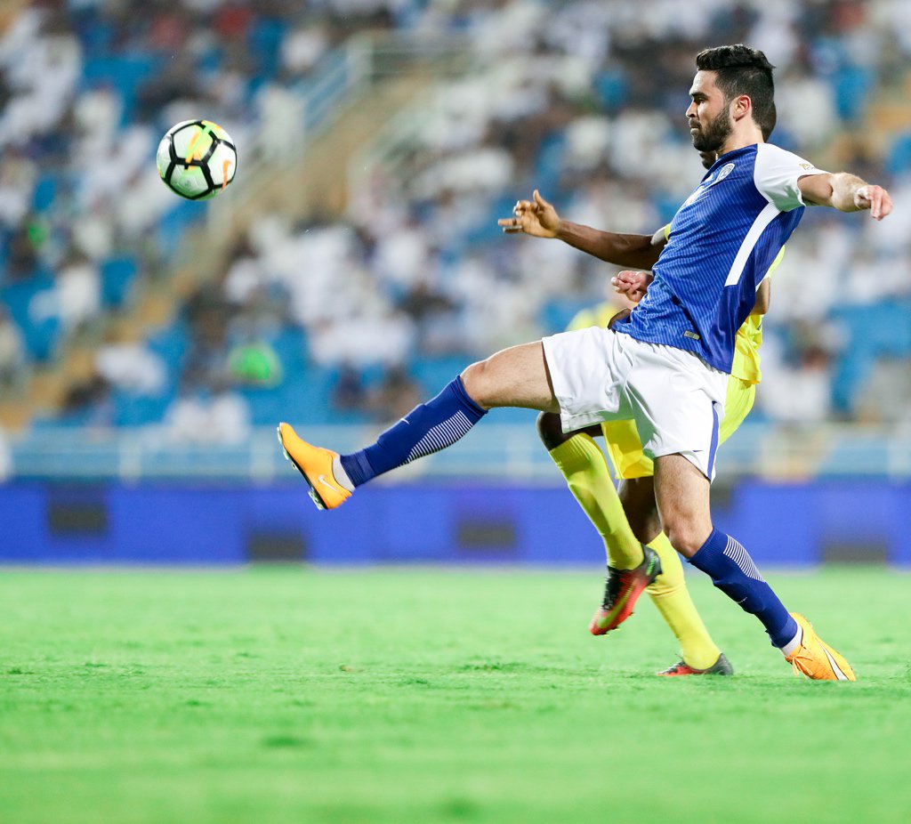 هل يواصل الهلال تفوقه أم يُعمق التعاون من جراحه؟