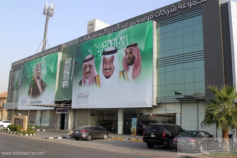 مباني الرياض يزدان بصور الملك 14