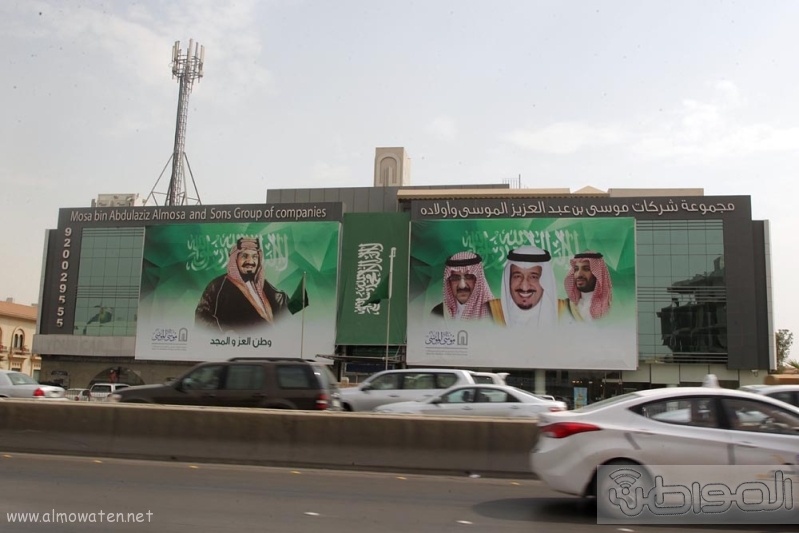 مباني الرياض يزدان بصور الملك 6