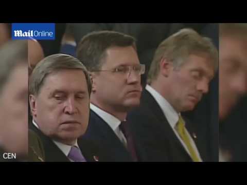 شاهد.. المتحدث باسم بوتين ينام خلال مؤتمر صحفي
