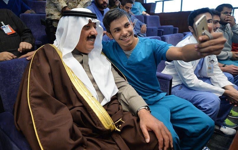 متعب بن عبدالله يفاجئ طلاب الصحية بحضور ختام فعاليات برنامج ثقافي 15