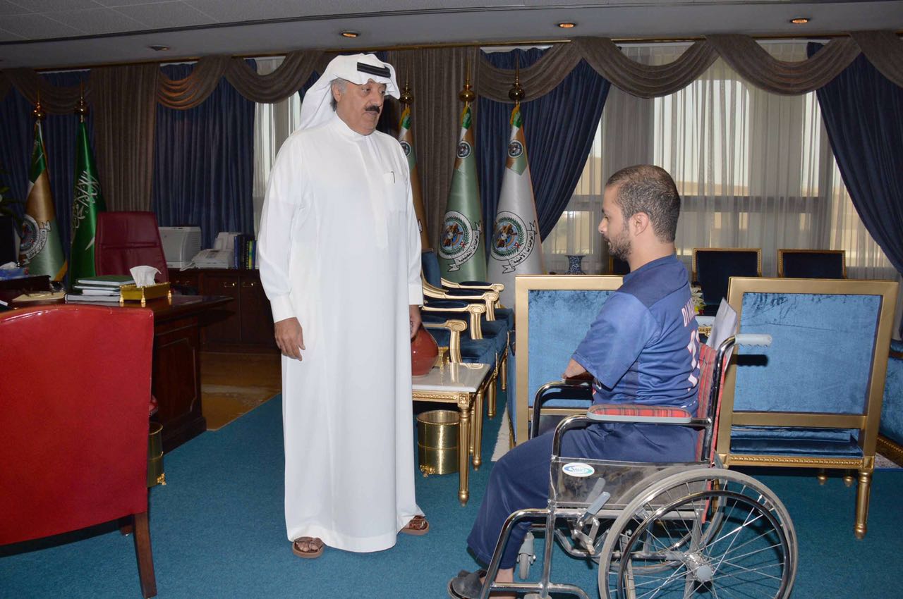 متعب بن عبدالله يوجه بتعيين احد ذوي الاحتياجات الخاصة (1)