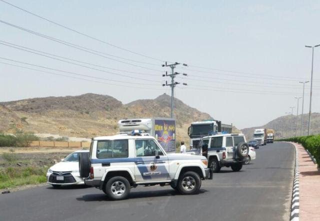 سيارة مسرعة تدهس رجل أمن وقائدها يلوذ بالفرار في #بارق