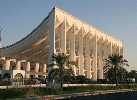 الكويت تنتخب مجلس الأمة 26 نوفمبر وقبول استقالة الوزراء المحللين