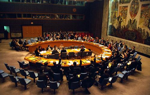 مجلس الأمن يقفز على الفصل السابع ويدعم حظر الأسلحة الكيميائية