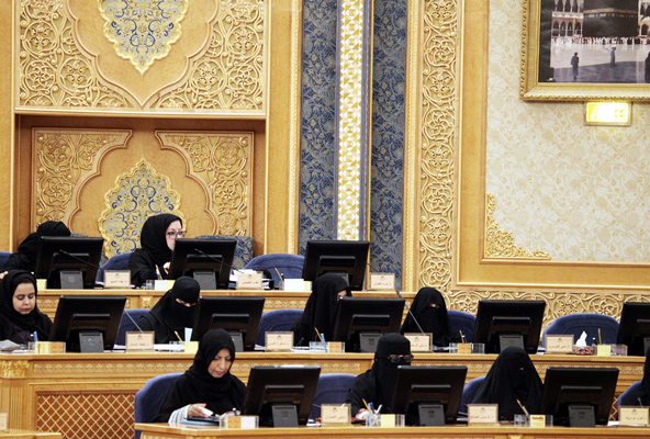 عضوة شورى: المجلس يعطل مقترح “قيادة المرأة”