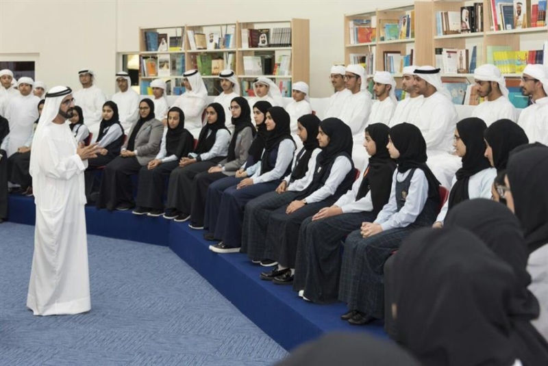 مجلس الوزراء الإماراتي يعقد جلسته الأسبوعية داخل مدرسة بحضور عدد من الطلاب 33