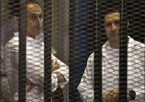 تأجيل محاكمة علاء وجمال مبارك في قضية مخالفات بيع البنك الوطني