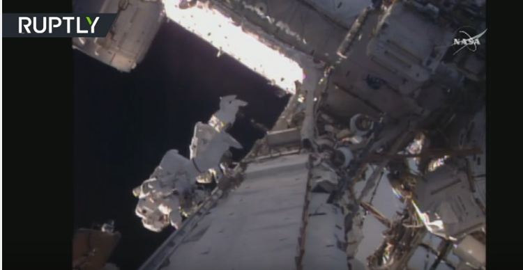 بالفيديو.. رائدا فضاء يصلحان نظام الطاقة خارج محطة الفضاء الدولية