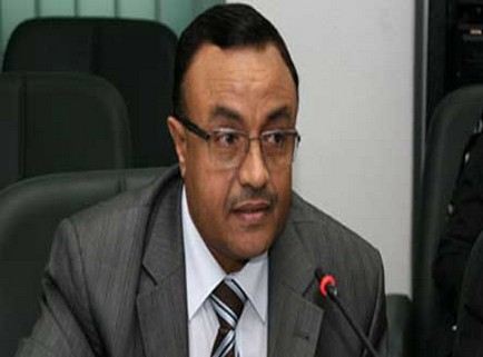 سفير اليمن بالقاهرة للعالقين: أمر تسيير الرحلات بيد أطراف دولية وإقليمية