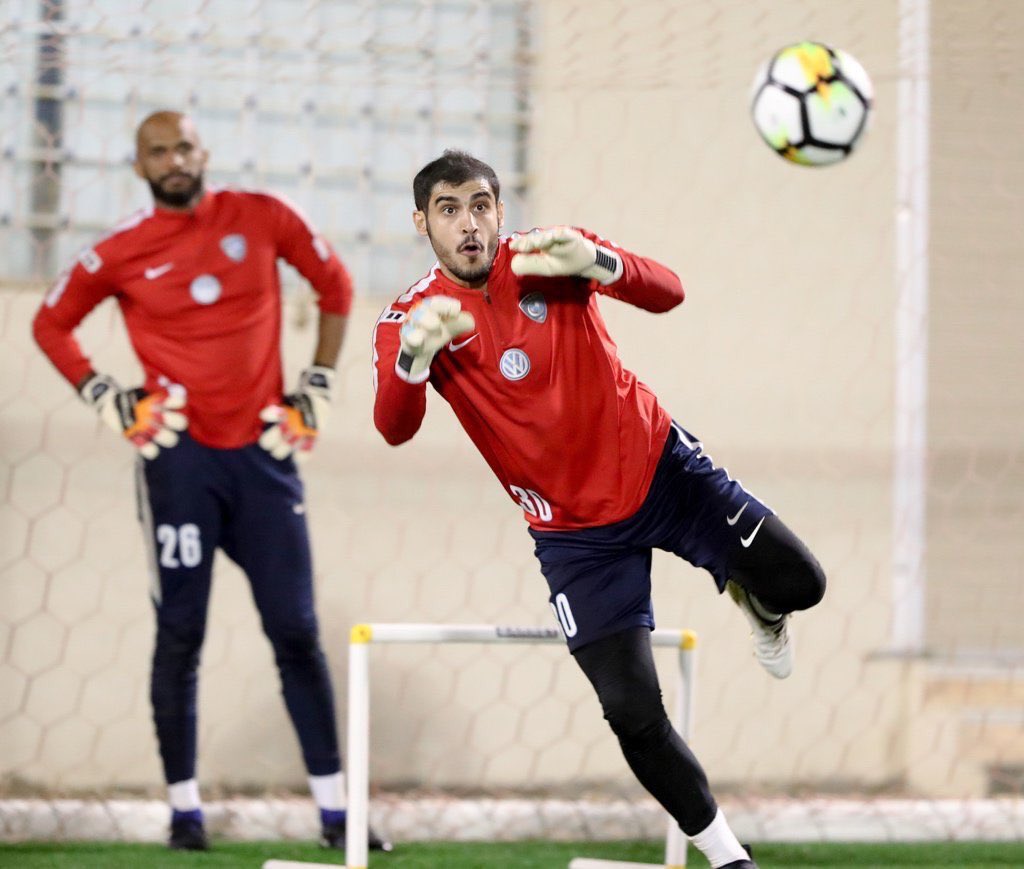 محلل فني يطالب جماهير الهلال بمؤازرة الحارس الواكد