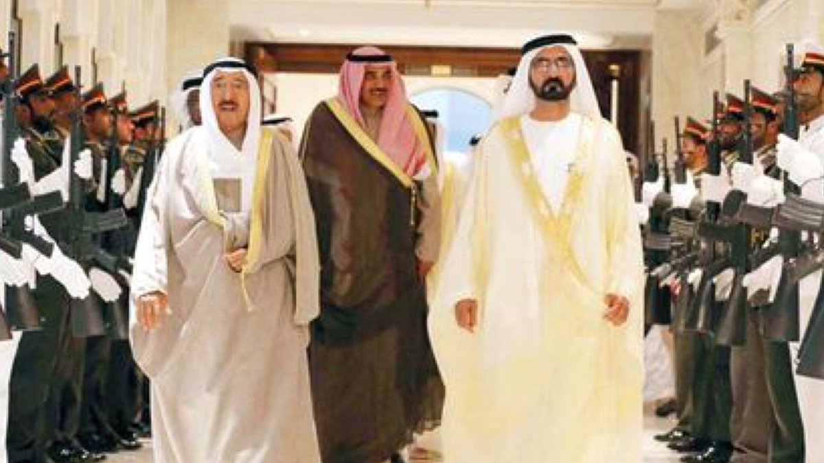 أمير الكويت يصل دبي .. ومحمد بن راشد يستقبله