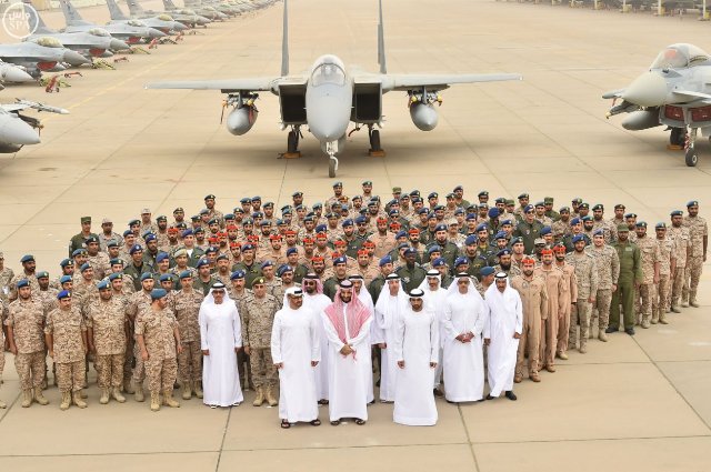 شاهد بالصور .. محمد بن سلمان ومحمد بن زايد في قاعدة الملك فهد الجوية بالطائف