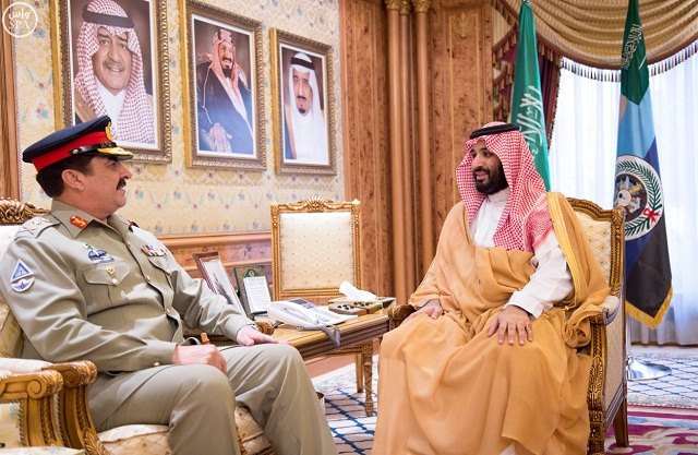 الأمير محمد بن سلمان يناقش أوجه التعاون الدفاعي مع باكستان