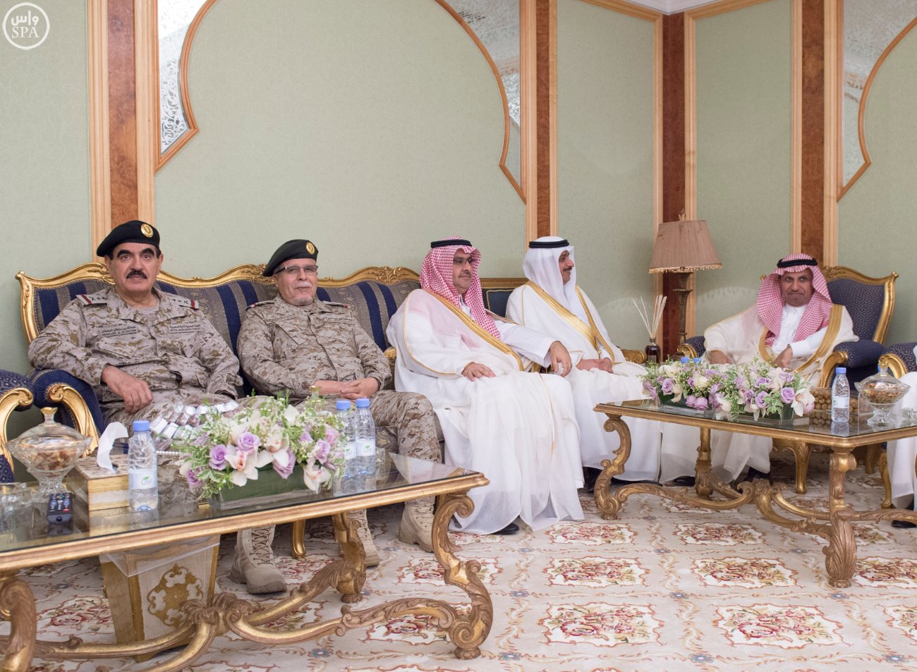 محمد بن سلمان يستقبل كبار القادة والمسئولين في وزارة الدفاع بمناسبة عيد الفطر (7)