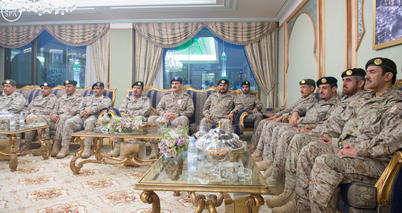 محمد بن سلمان يستقبل كبار القادة والمسئولين في وزارة الدفاع بمناسبة عيد الفطر (8)