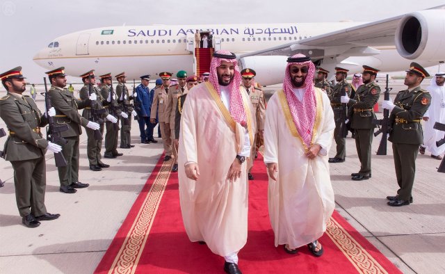 محمد بن سلمان في الإمارات لحضور مؤتمر “آيدكس”