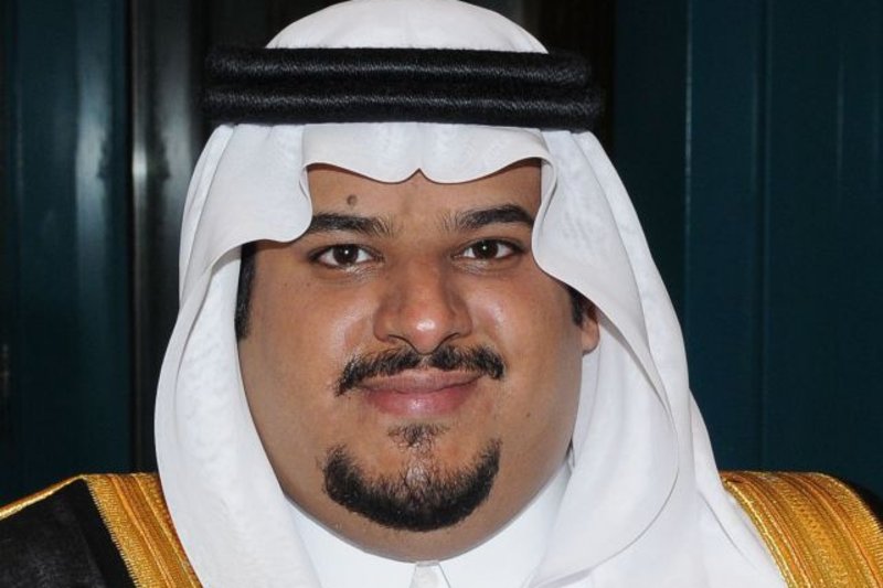 نائب أمير الرياض يعزي أسرة آل حزيم الدوسري في المتوفين بحادثة الحريق