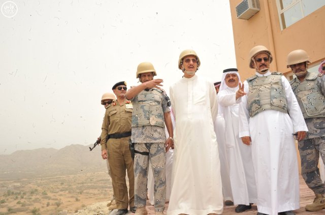 بالصور.. أمير جازان يقف على استعدادات القطاعات العسكرية بالحرث