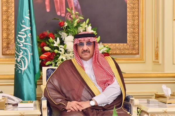 ولي العهد يستعرض مع ملك البحرين العلاقات الثنائية