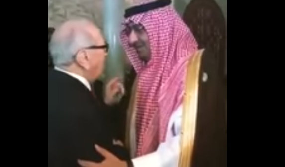 بالفيديو.. الرئيس التونسي لولي العهد: دائمًا ما تذكرني بأبيك