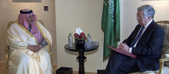 الأمير محمد بن نايف يُجري مباحثات مع وزير الدفاع البريطاني