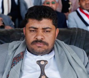 تاجر يعرض مليون ريال مكافأة لطالب رفع الحذاء بوجه #الحوثي