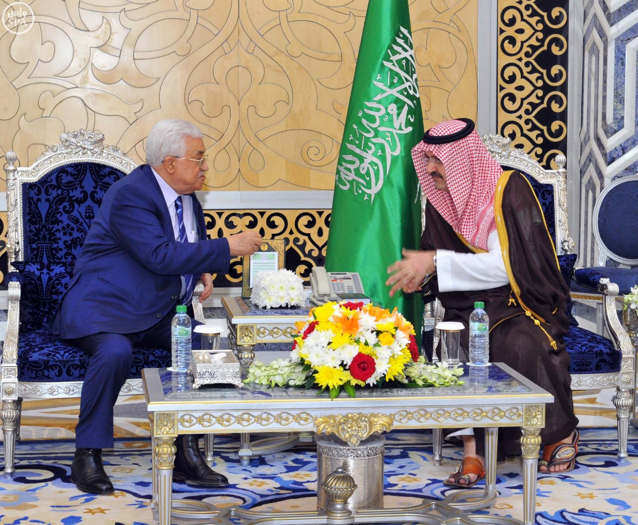 الرئيس الفلسطيني يصل إلى جدة.. والأمير مشعل يستقبله