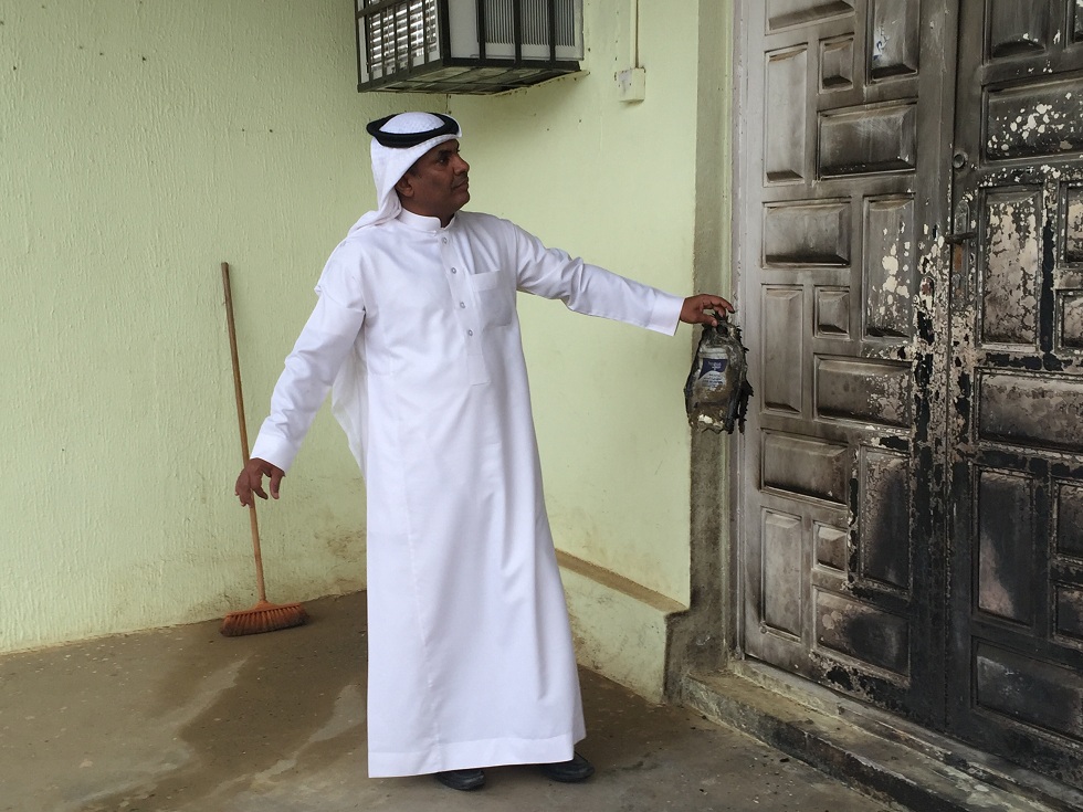بالصور .. عشريني مختل يحاول إحراق مسجدين في جازان