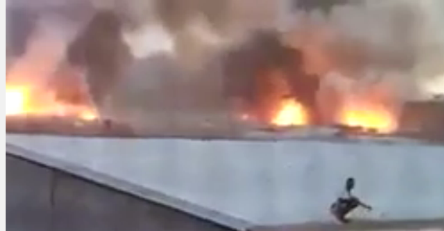 ‫#تيوب_المواطن : بالفيديو.. #عاصفة_الحزم تدك مخازن الأسلحة بصنعاء