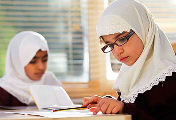 مدارس بريطانيا تدعو الطلاب المسلمين للإفطار في رمضان