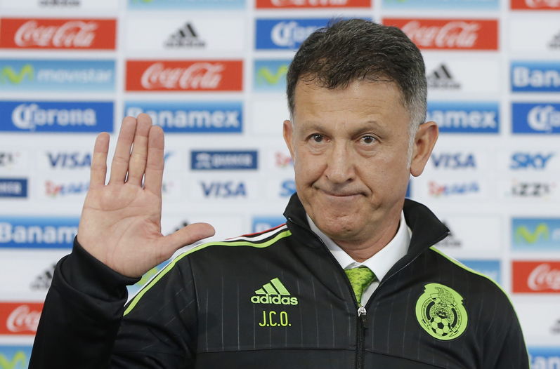 الفيفا يوقف مدرب المكسيك 6 مباريات بسبب تصرف عدائي