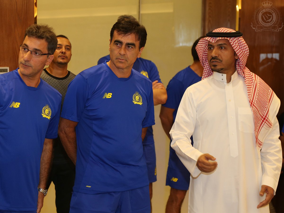 بالصور.. كوينتيروس مع لاعبي النصر والتوقيع مع شركة تانيا للمياه