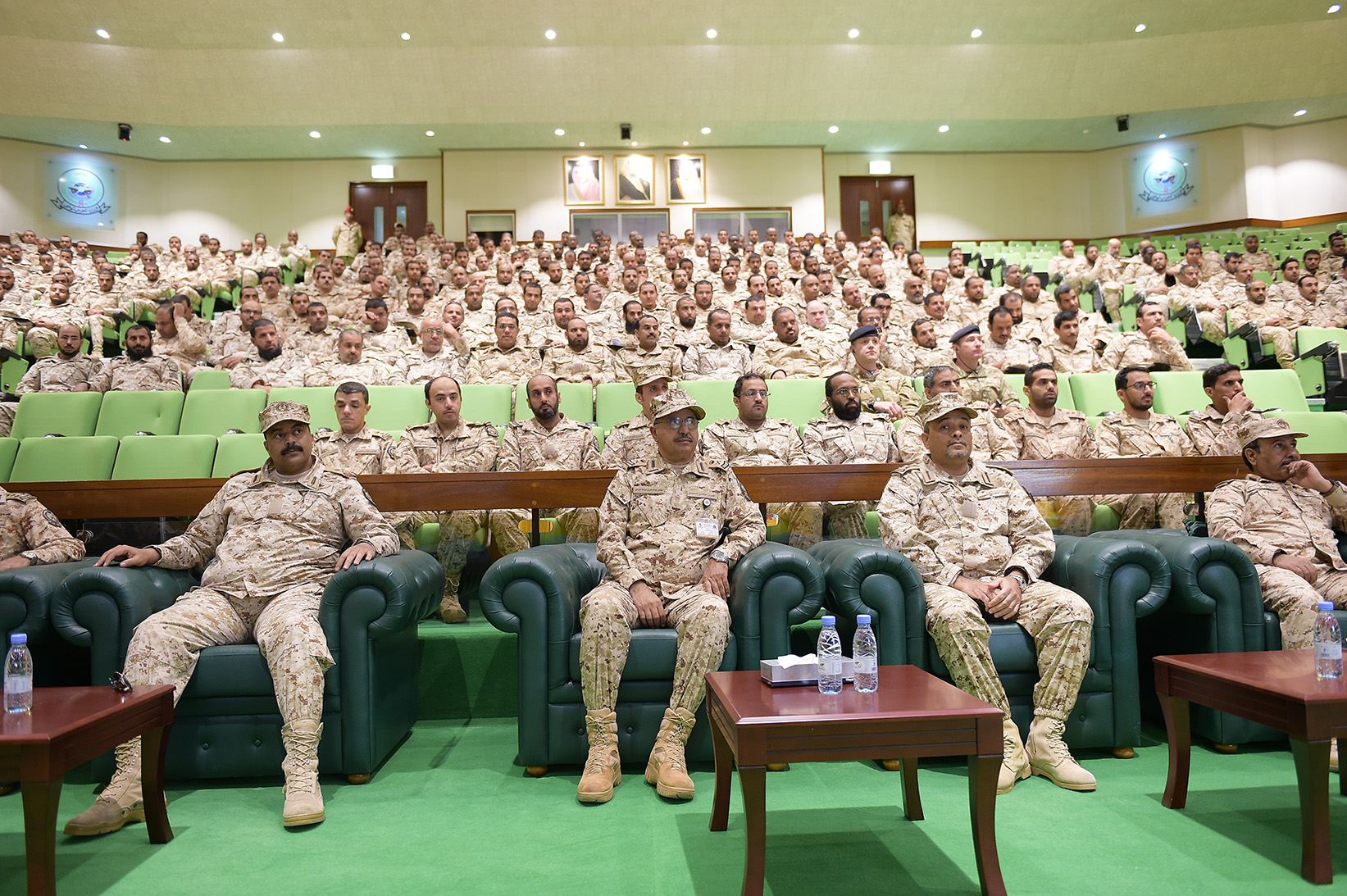 تخريج عدد من الدورات التدريبية بمدرسة سلاح الإشارة بـ #الحرس_الوطني