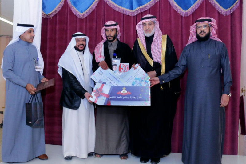 مدرسة عمرو بن العاص برفحاء تحتفل بفرسانها الأربعة للنسخة الأولى من برنامج التميز12
