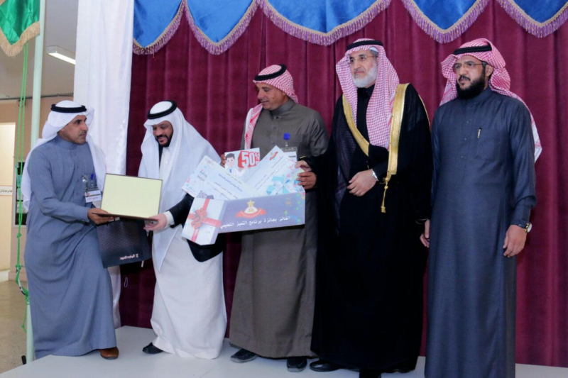 مدرسة عمرو بن العاص برفحاء تحتفل بفرسانها الأربعة للنسخة الأولى من برنامج التميز13