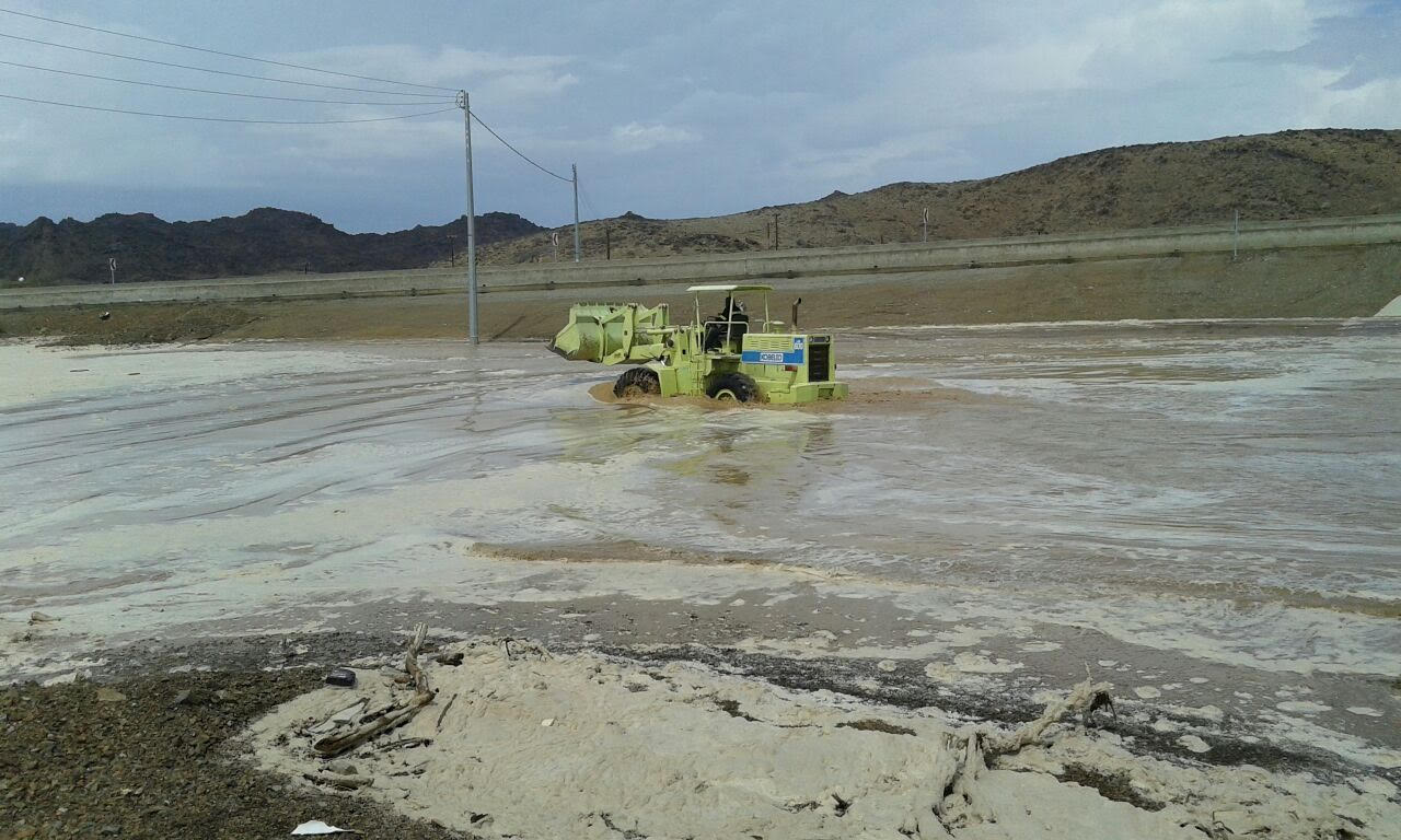 أمطار الباحة تستنفر الدفاع المدني.. صعق طفل بالكهرباء واحتجاز مواطنين