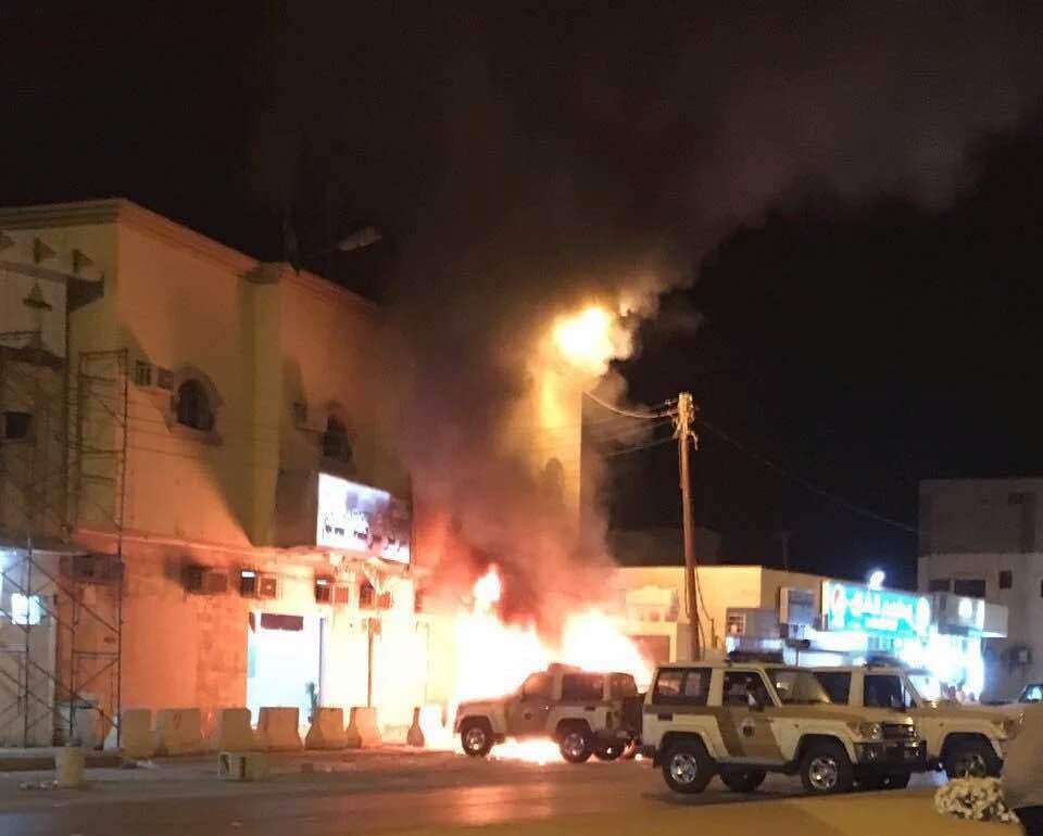 مدني الدلم يخمد حريق اندلع في مركبات للشرطة  (1)