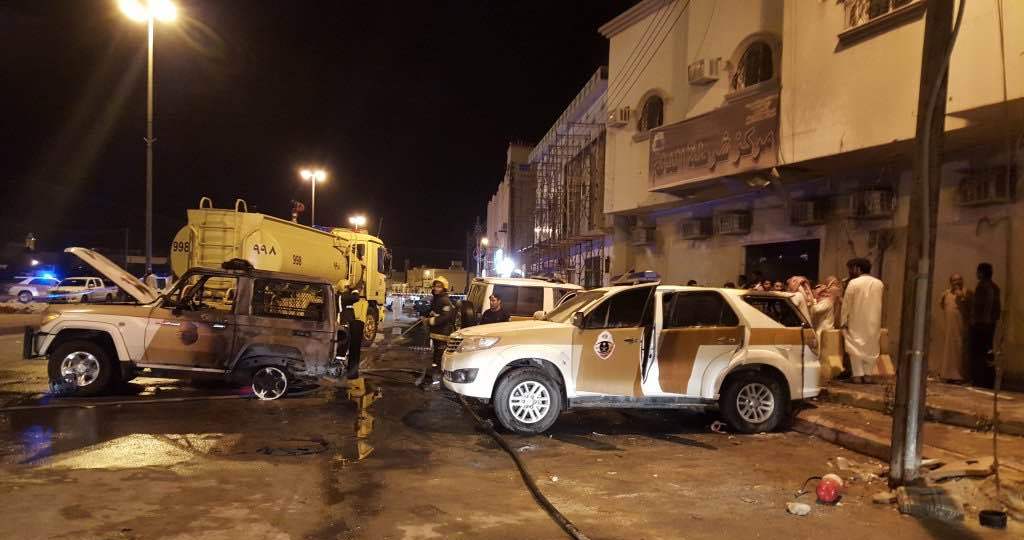 مدني الدلم يخمد حريق اندلع في مركبات للشرطة  (4)