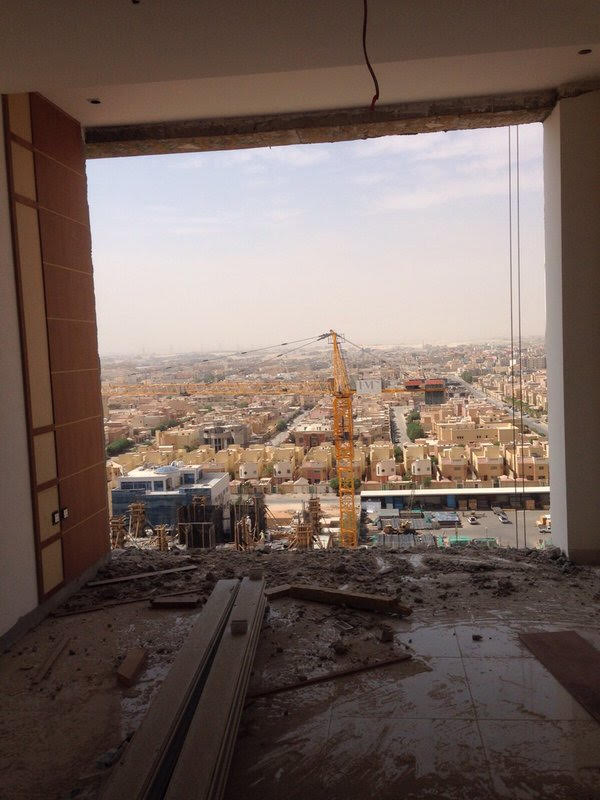 بالصور.. مدني #الرياض يوقف العمل في 8 أبراج تحت الإنشاء