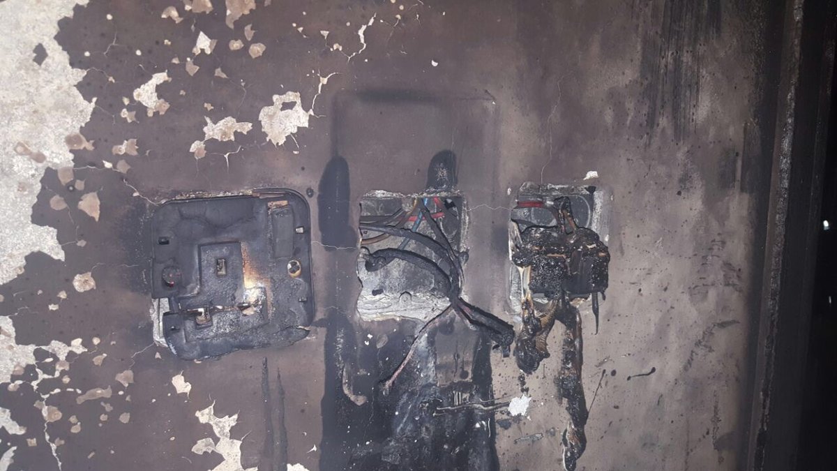 بالصور.. مدني تبوك يُخمد حريقًا اندلع في شقة بسبب التماس كهربائي