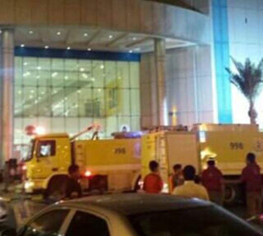 بالصور.. حريق محدود في أحد مطاعم مجمع الراشد مول بجازان
