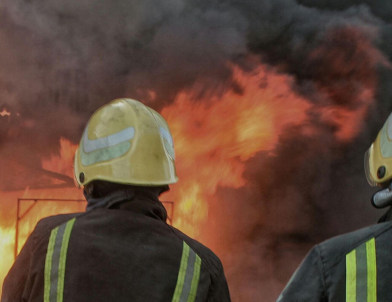 مدني حائل يباشر حريق بمباسط نسائية بسوق برزان (1)